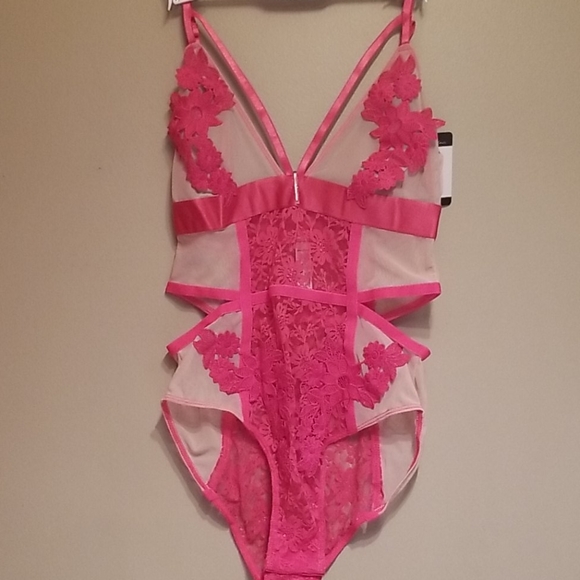🆕️Medium French Affair Fuschia/nude bodysuit - Picture 2 of 12